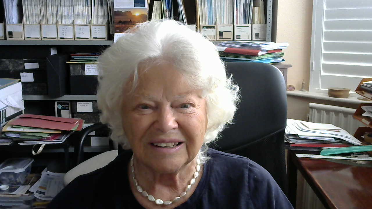 Dr Rosemary Waring